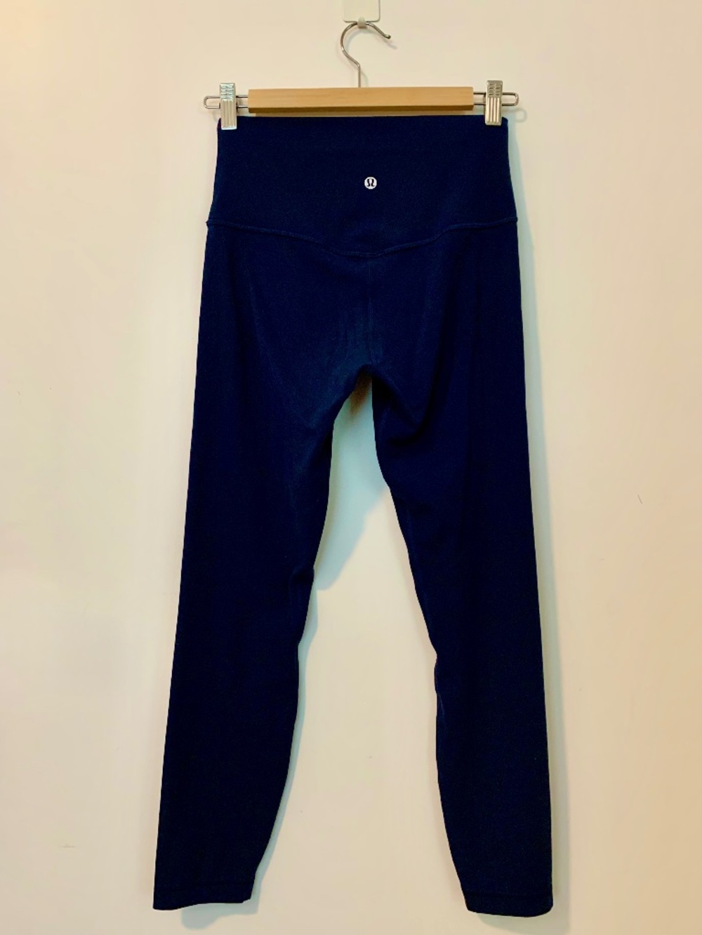 Lululemon Navy Blue 7/8 Leggings, size 6